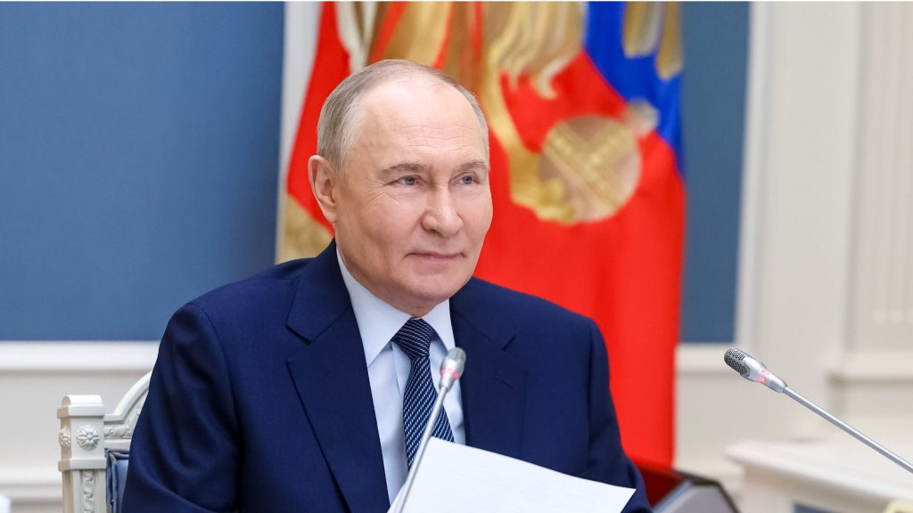 Президент Владимир Путин встретился с семьями, награжденными орденом "Родительская слава", и матерями, удостоенными почетного звания "Мать